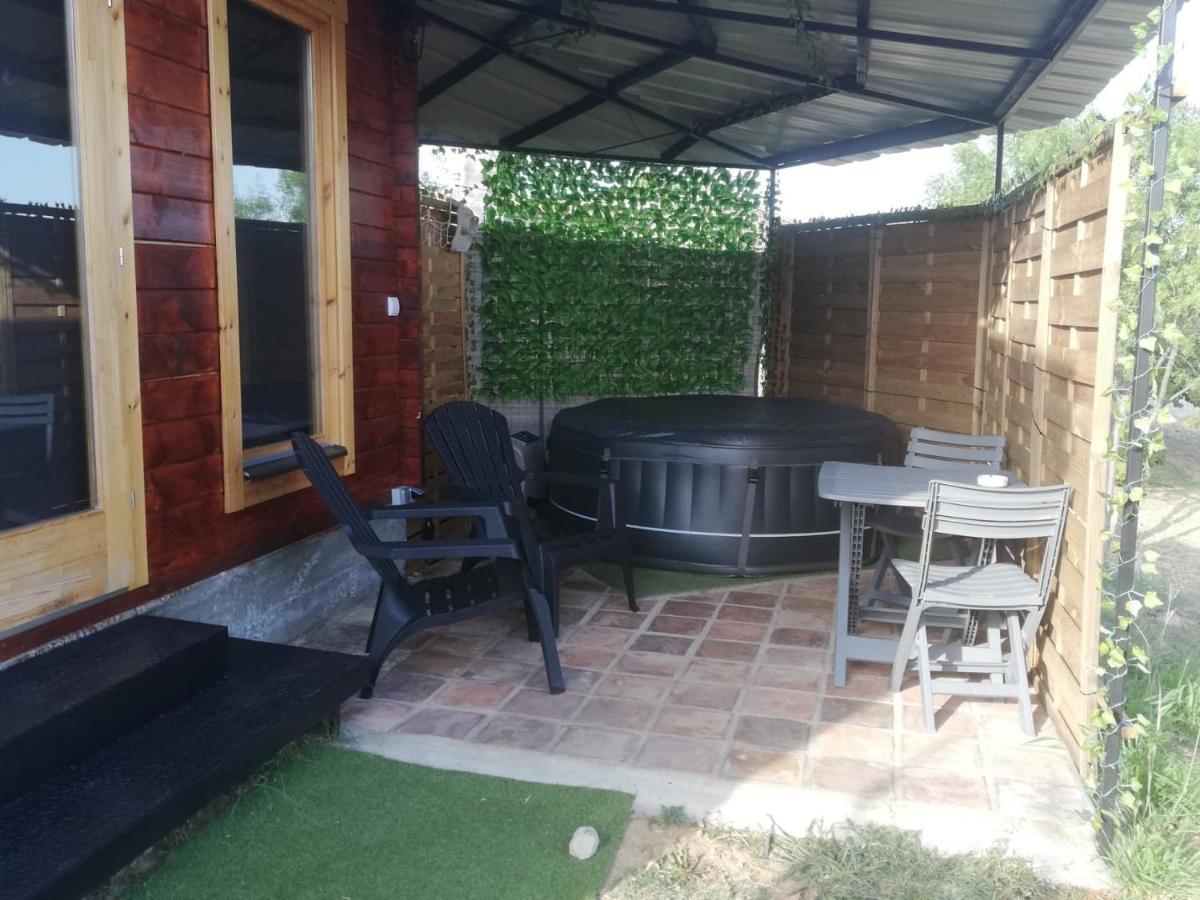 Charmant Chalet Pour 2 Personnes Spa Prive Massillargues-Attuech Buitenkant foto